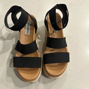 Steve Madden - size 5 with stretch